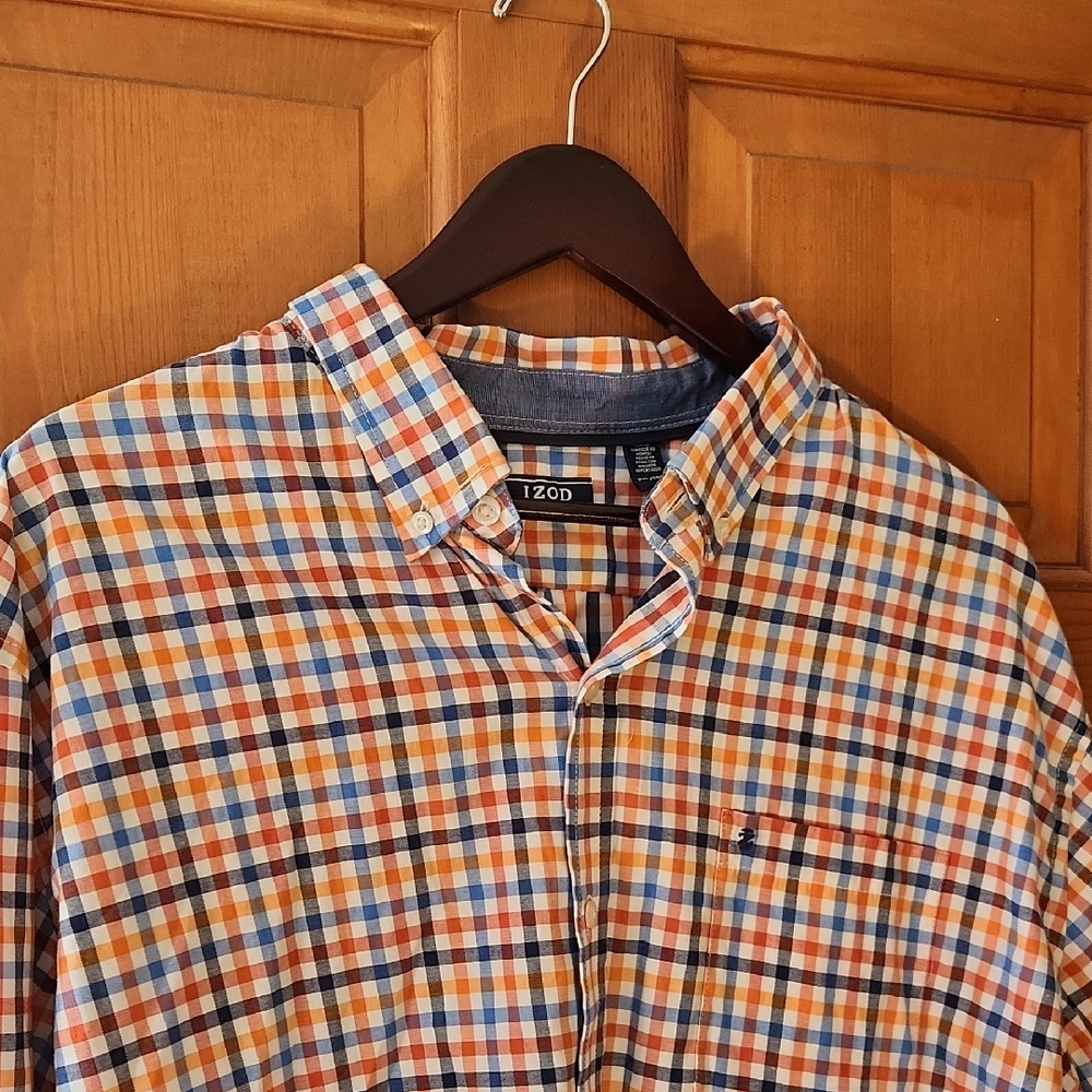 IZOD Men's Multicolor Checkered Shirt
